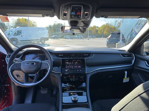 New 2025 Jeep Grand Cherokee L Laredo w/ Luxury Tech Group I image 28