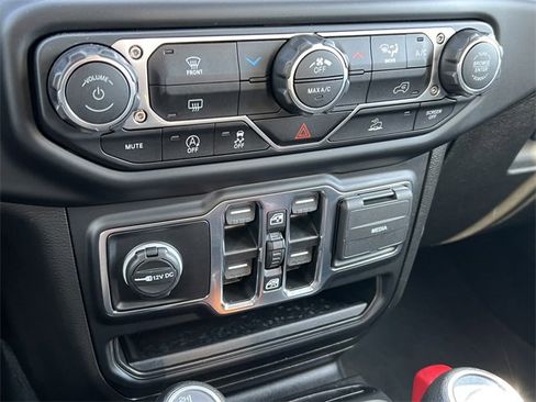 Certified 2022 Jeep Gladiator Willys image 24