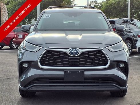 Used 2023 Toyota Highlander LE FWD image 2