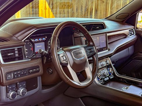 Used 2021 GMC Yukon Denali w/ Denali Premium Package AWD/4WD image 24
