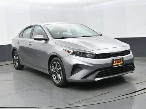 Used 2023 Kia Forte LXS FWD image 2