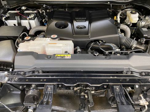 Used 2025 Toyota Tundra Limited w/ Power Package image 10