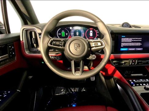 Certified 2025 Porsche Cayenne Turbo AWD/4WD image 13