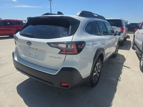 Used 2024 Subaru Outback Premium AWD/4WD image 6