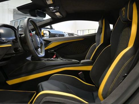 Used 2024 Lamborghini Revuelto AWD/4WD image 29