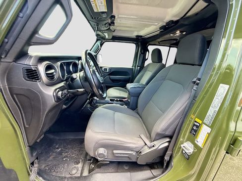 Used 2021 Jeep Gladiator Sport AWD/4WD image 23