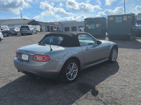 Used 2015 MAZDA MX-5 Miata Sport w/ Convenience Package image 4