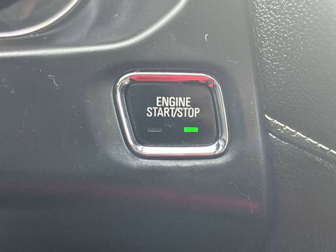 Used 2021 GMC Acadia SLE image 21