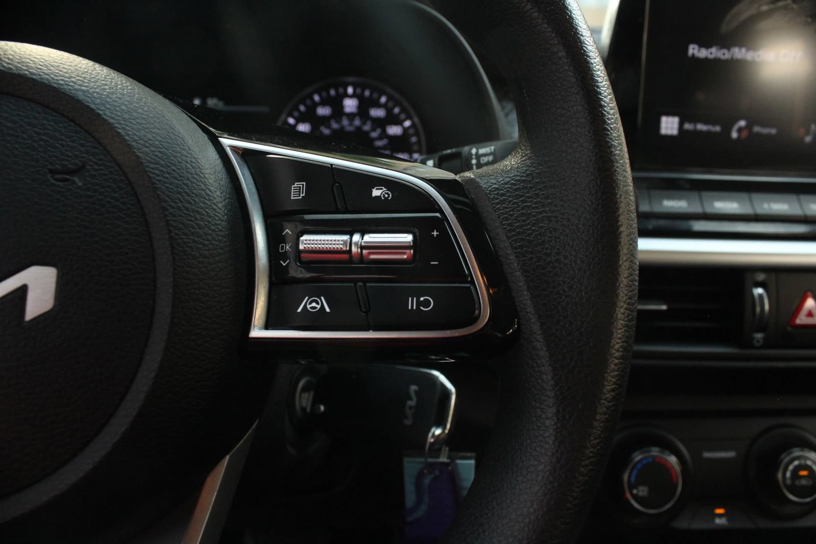 Used 2022 Kia Forte LXS FWD image 29