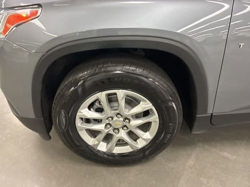 Used 2021 Chevrolet Traverse LS FWD image 33