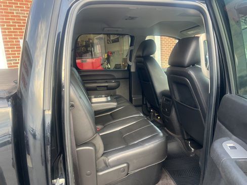 Used 2010 Chevrolet Silverado 1500 LT w/ Power Pack Plus AWD/4WD image 8