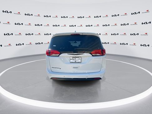 Used 2020 Chrysler Pacifica Touring-L Plus w/ S Appearance Package FWD image 7
