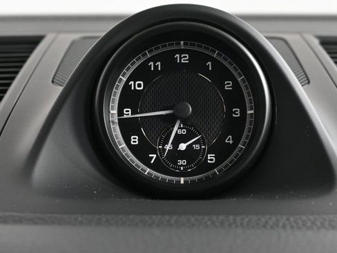 Certified 2025 Porsche Macan image 17