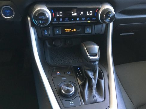 Used 2022 Toyota RAV4 SE w/ Convenience Package AWD/4WD image 19