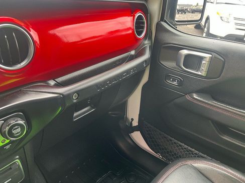 Used 2019 Jeep Wrangler Unlimited Rubicon AWD/4WD image 24