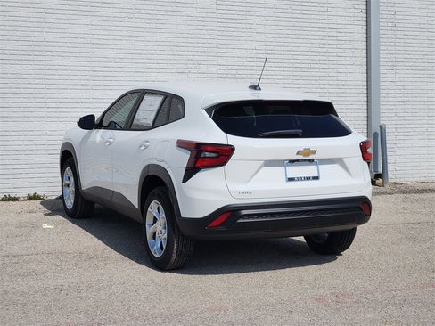 New 2026 Chevrolet Trax LS w/ LS Convenience Package image 3