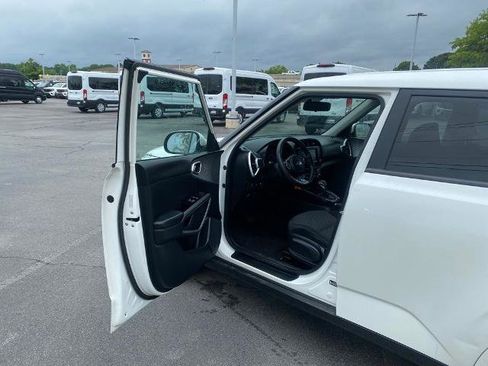 Used 2021 Kia Soul LX FWD image 10