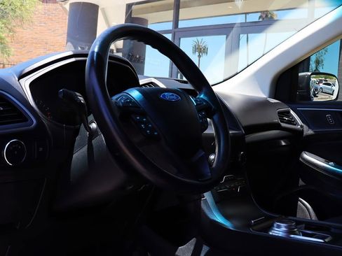 Used 2020 Ford Edge SE FWD image 39