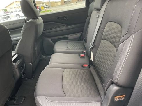 Used 2024 Nissan Pathfinder S AWD/4WD image 21