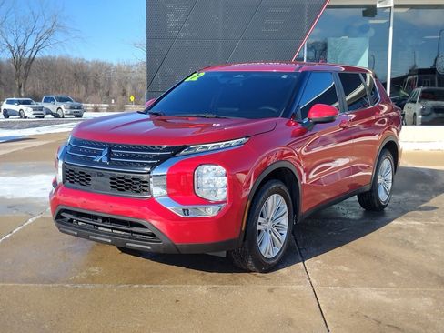 Used 2022 Mitsubishi Outlander ES image 1