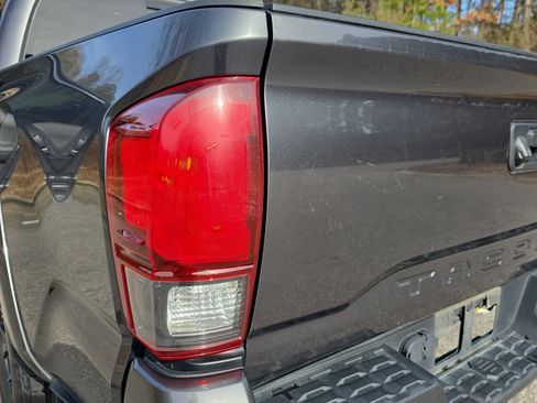 Used 2022 Toyota Tacoma SR5 image 33