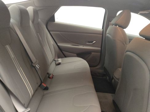 Used 2022 Hyundai Elantra SEL FWD image 19