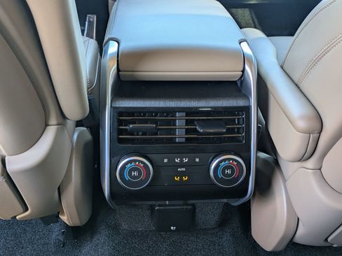 Certified 2025 Land Rover Range Rover SE image 23