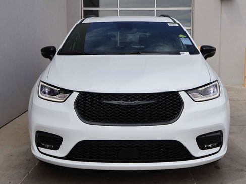 New 2026 Chrysler Pacifica Select w/ S Appearance Package FWD image 5