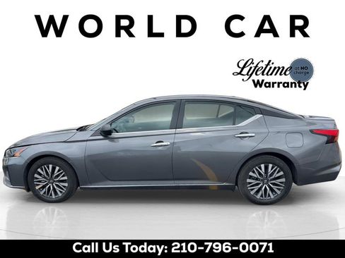 Used 2025 Nissan Altima 2.5 SV FWD image 6