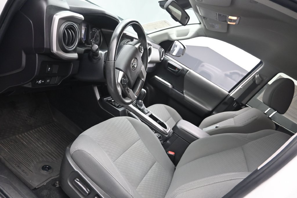 Used 2022 Toyota Tacoma SR5 w/ Technology Package RWD image 17
