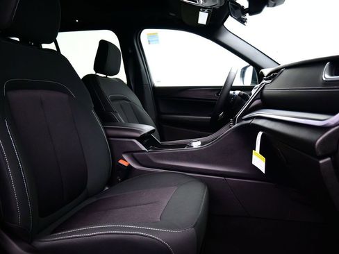 New 2025 Jeep Grand Cherokee Laredo X image 16