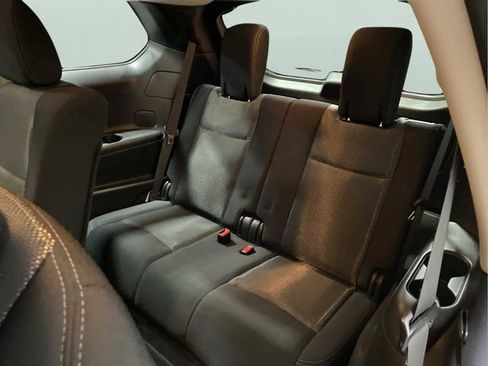 Used 2018 Nissan Pathfinder S image 24