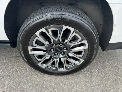 Used 2024 GMC Yukon XL Denali Ultimate AWD/4WD image 11