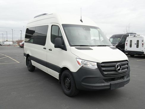Used 2024 Mercedes-Benz Sprinter 2500 image 3