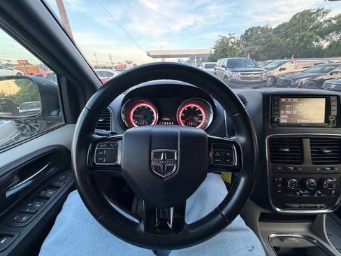 Used 2018 Dodge Grand Caravan SXT FWD image 15