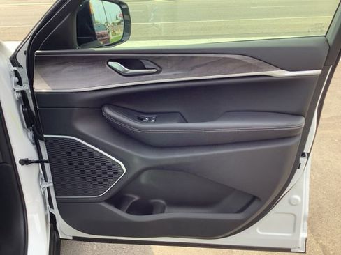 New 2026 Jeep Grand Cherokee Limited w/ Limited Altitude Package image 39