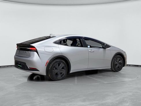 Used 2025 Toyota Prius Plug-In Hybrid image 3