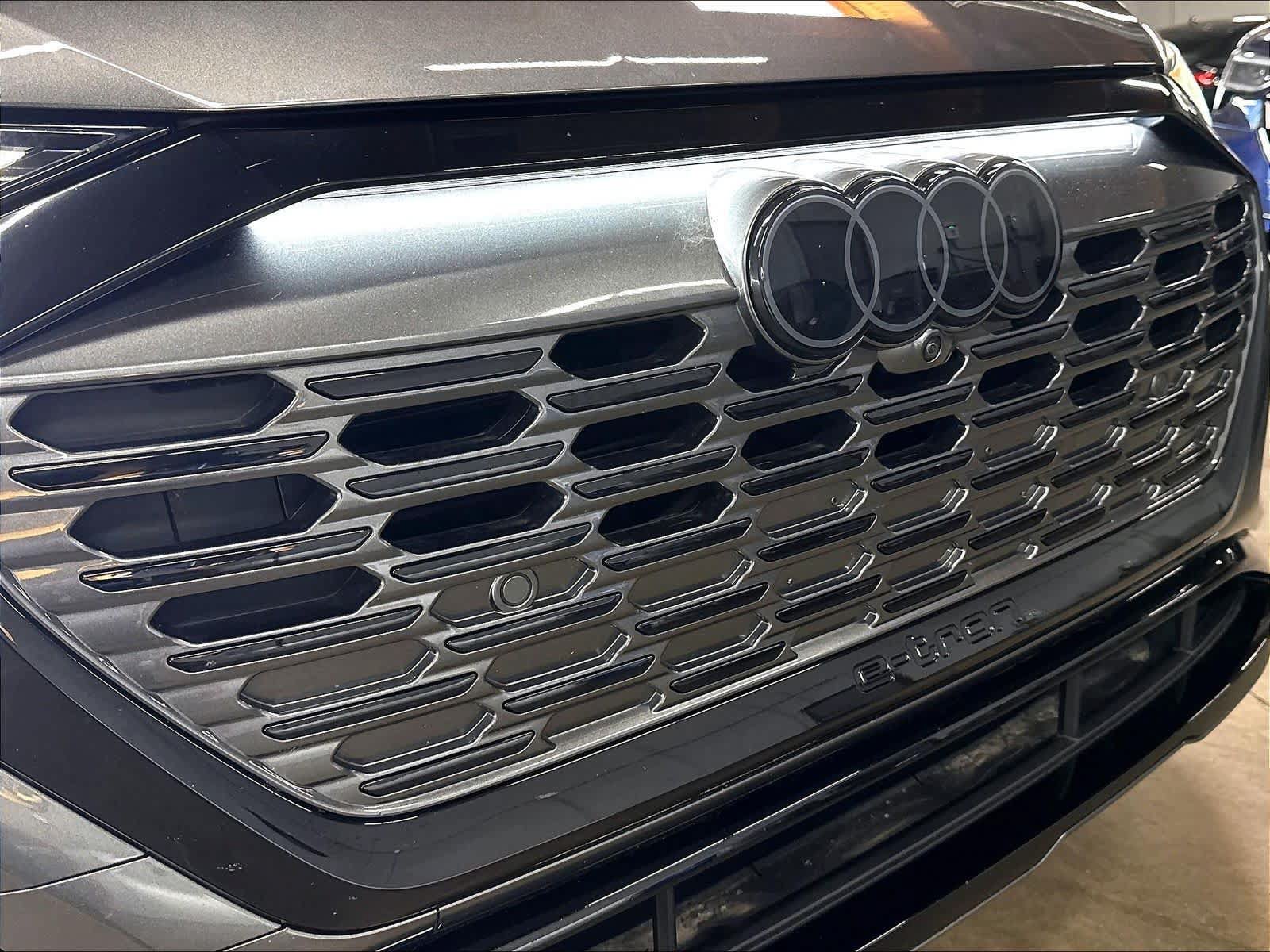 Used 2024 Audi Q8 e-tron Premium Plus AWD/4WD image 31