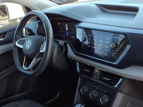 Certified 2022 Volkswagen Taos SE image 10