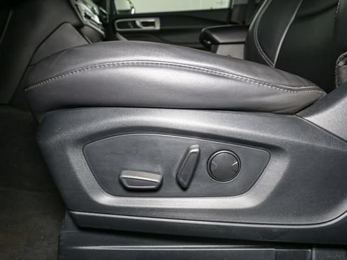 Used 2023 Ford Explorer XLT w/ Equipment Group 202A AWD/4WD image 39