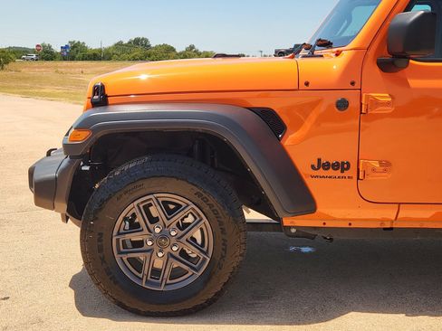 Used 2025 Jeep Wrangler Unlimited Sport AWD/4WD image 13