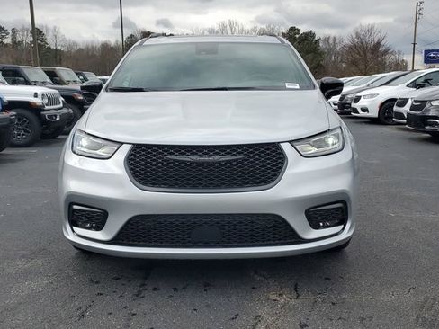 New 2026 Chrysler Pacifica Limited w/ S Appearance Package image 2