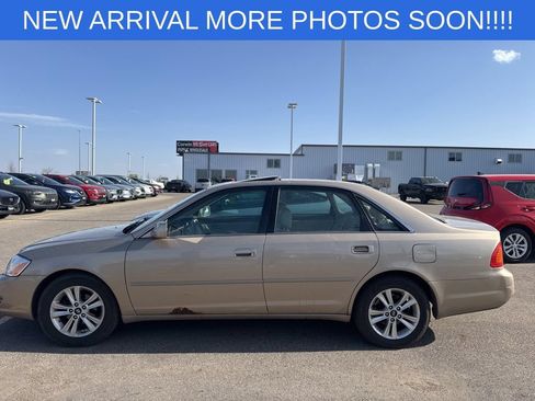 Used 2001 Toyota Avalon XLS FWD image 2