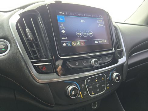 Used 2020 Chevrolet Traverse LT image 28