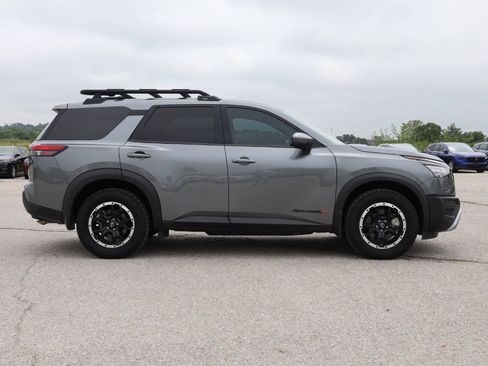 Used 2025 Nissan Pathfinder Rock Creek AWD/4WD image 7