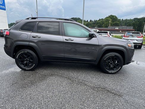 Used 2022 Jeep Cherokee Latitude w/ Sun & Sound Group AWD/4WD image 3