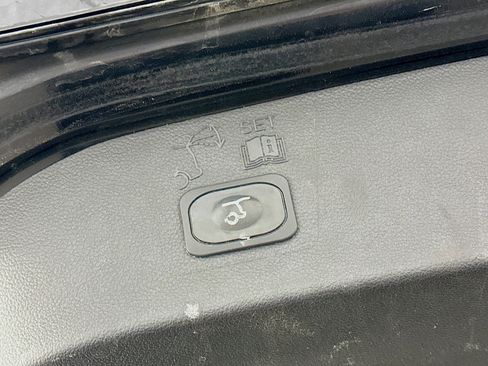 Used 2019 Ford Escape SEL image 31