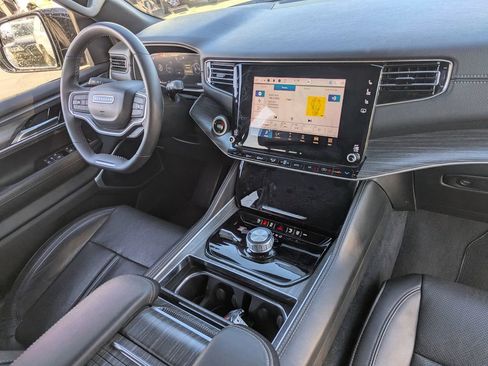 Used 2024 Jeep Wagoneer Series II w/ Flexible Seating Group image 31