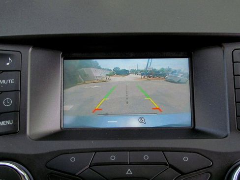 Used 2018 Ford Edge SE FWD image 33