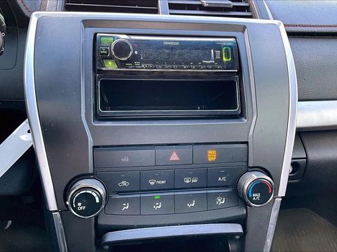 Used 2016 Toyota Camry SE FWD image 14